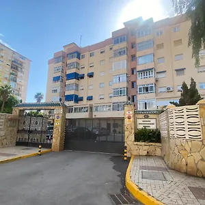 apartamento-de-lujo-en-primera-linea-de-malaga.hotelsinnerja.org/